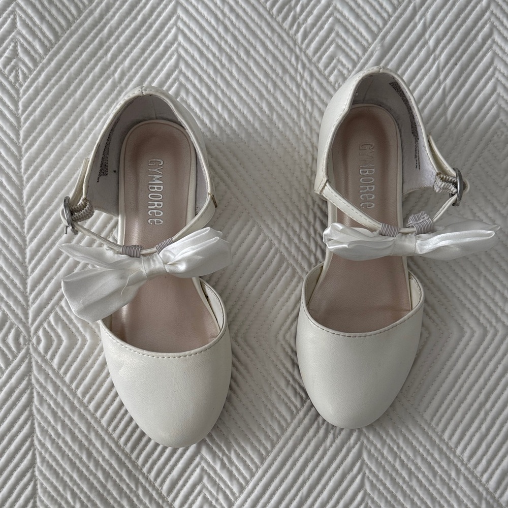 Gymboree Cream Bow Accent Shoes